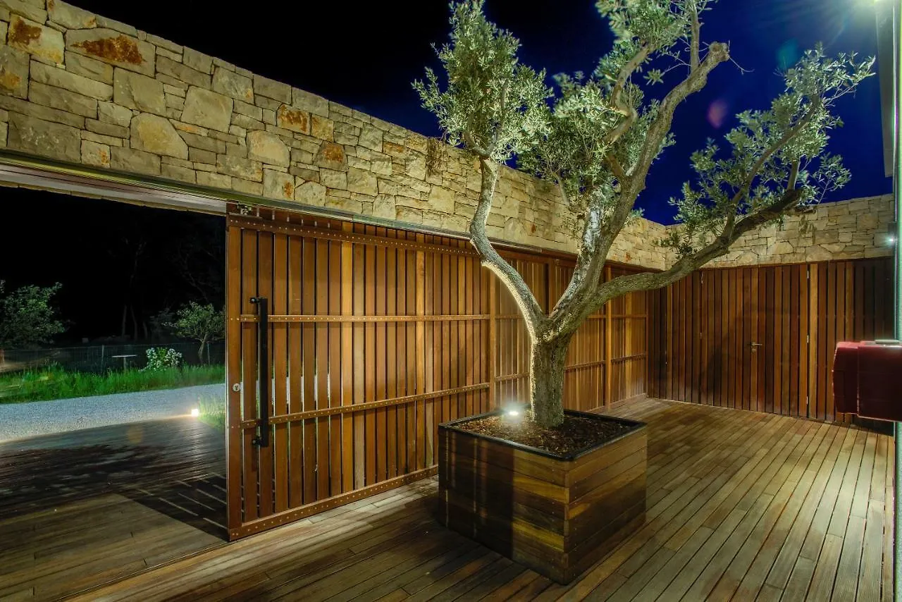 Yellow Tree Jurici Home & Spa Baderna