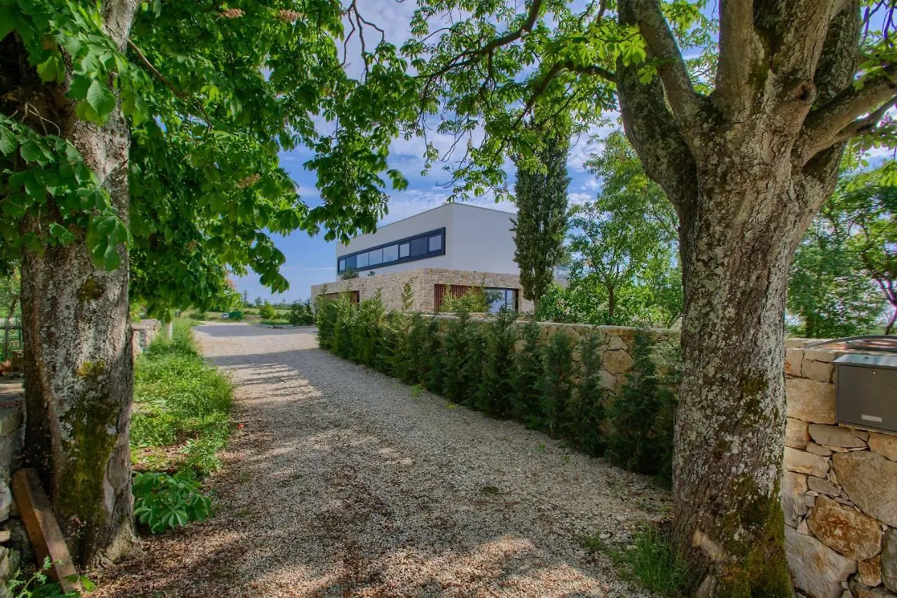 Yellow Tree Jurici Home & Spa Baderna